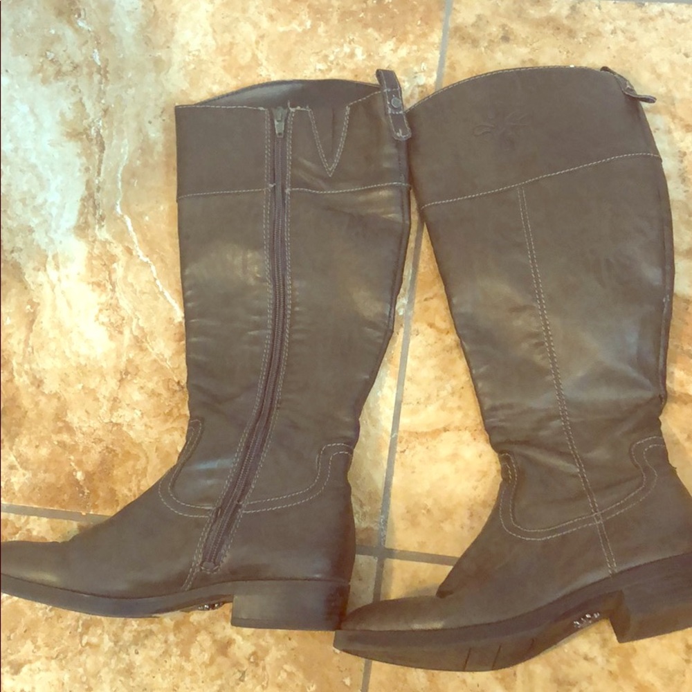 Vera Wang boots!